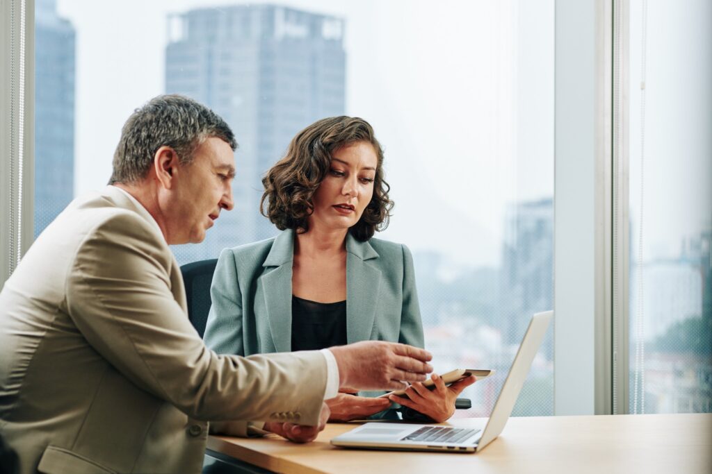 Healthcare professionals discuss how to evaluate a healthcare job offer
